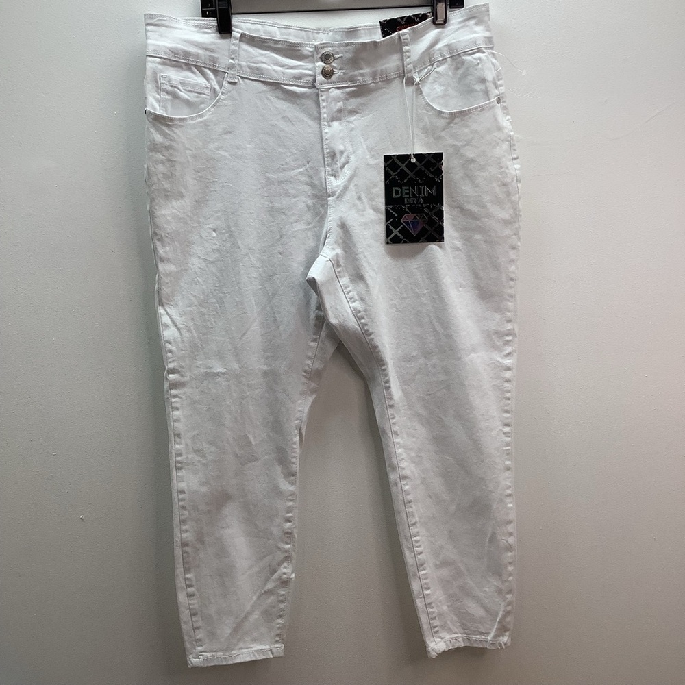Denim Diva Size 22W White Sculpting Skinny Cropped Jeans. New With Tags.